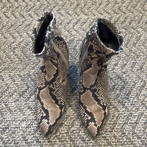 Steve Madden Size 6 1/2 Boots - Picture 2 of 5